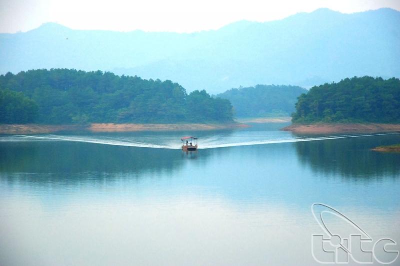 Hồ Khuân Thần - điểm du lịch sinh thái tuyệt vời trên quê hương Lục Ngạn