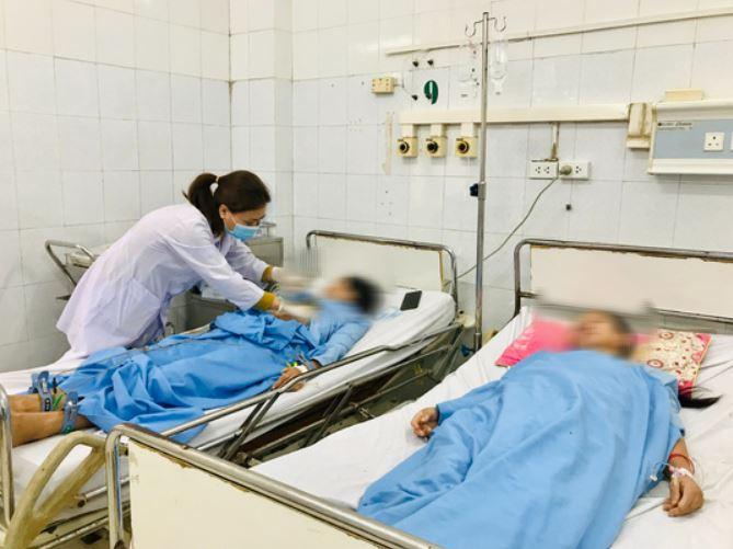 Hai trong số 4 em có biểu hiện nặng và chuyển lên bệnh viện Bạch Mai, nhưng 1 em đã tử vong. (Ảnh: internet)