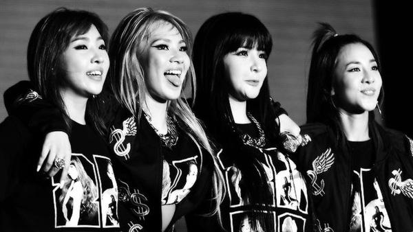 Nhóm nhạc 2NE1 khi còn đủ 4 thành viên
