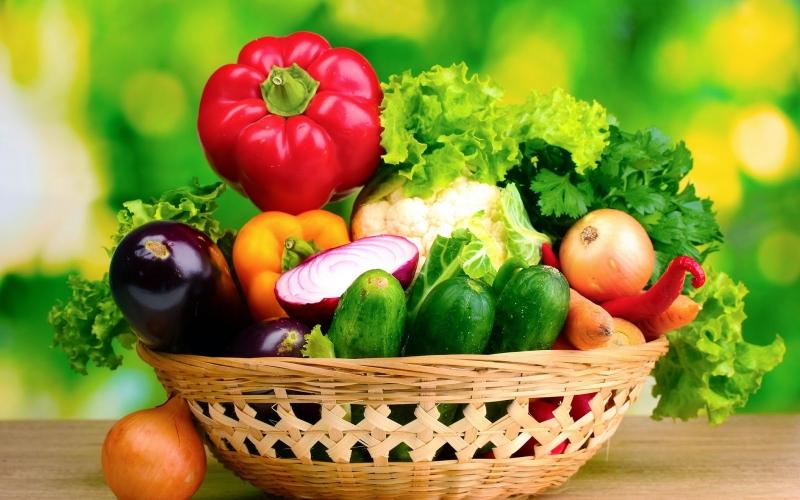 Ăn nhiều rau xanh và hoa quả