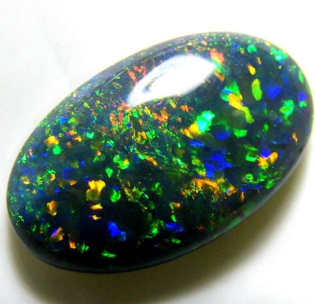 Đá Opal hay còn gọi là đá mắt mèo là những viên đã rực rỡ sắc màu