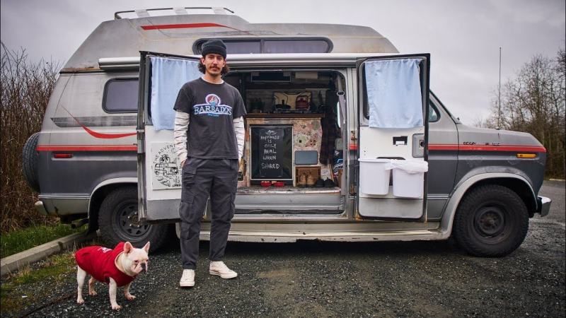 Việc sống 5 tháng trong xe tải đã giúp Jason tiết kiệm được 10000 đô