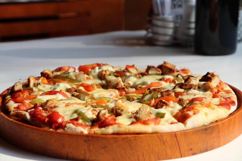 Al Fresco's nổi tiếng với món pizza đến từ nước Ý.