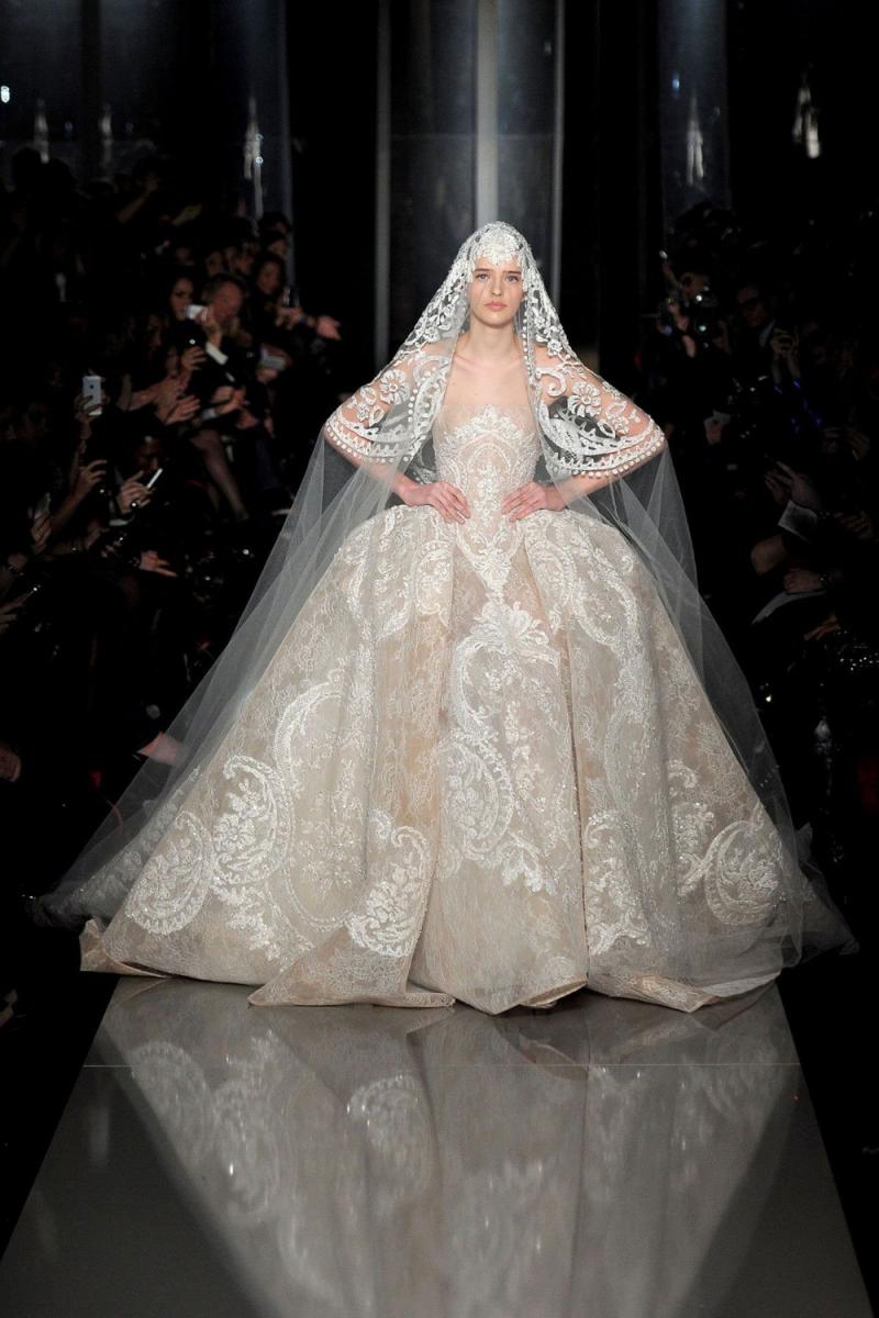 Chiếc váy cưới nổi tiếng của thương hiệu Alexander McQueen