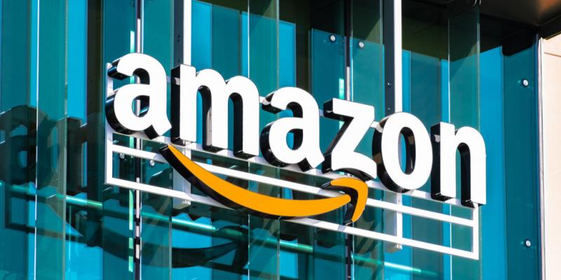 Amazon lần đầu tiên trở thành công ty đắt nhất thế giới, vượt qua các đối thủ cạnh tranh.