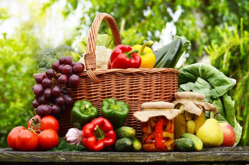Chế độ ăn nhiều trái cây và rau xanh tốt cho người cao tuổi