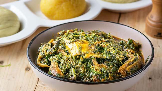 Các món ăn của người Nigeria thường được chế biến từ rau xanh