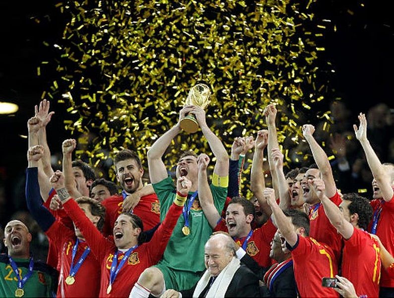 Andres Iniesta đá phạt Tây Ban Nha tại Chung kết World Cup 2010