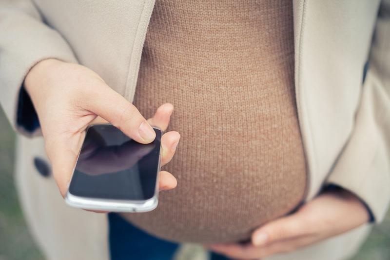 Smartphone ảnh hưởng đến thai nhi
