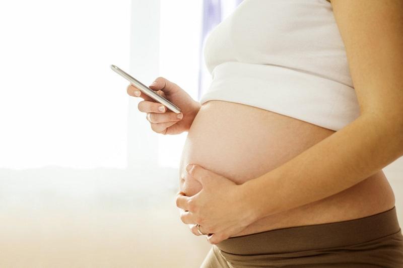 Smartphone ảnh hưởng đến thai nhi