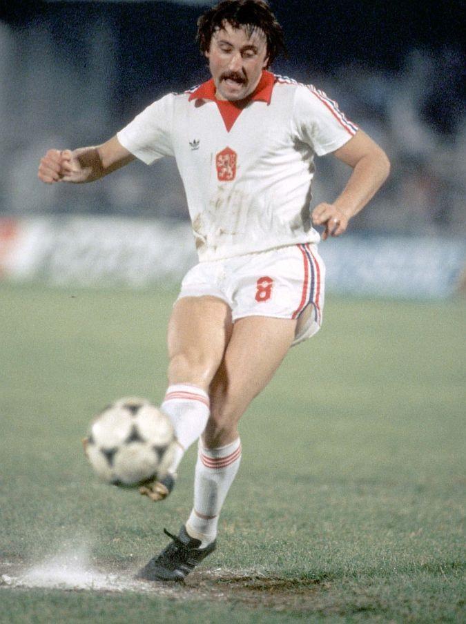 Antonin Panenka sút phạt đền giúp Tiệp Khắc vô địch UEFA Euro 1976