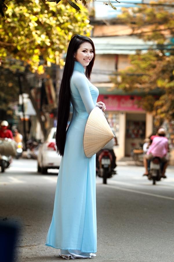 Cái đẹp tinh tế được thể hiện qua chiếc áo dài tại áo dài Phan Hải
