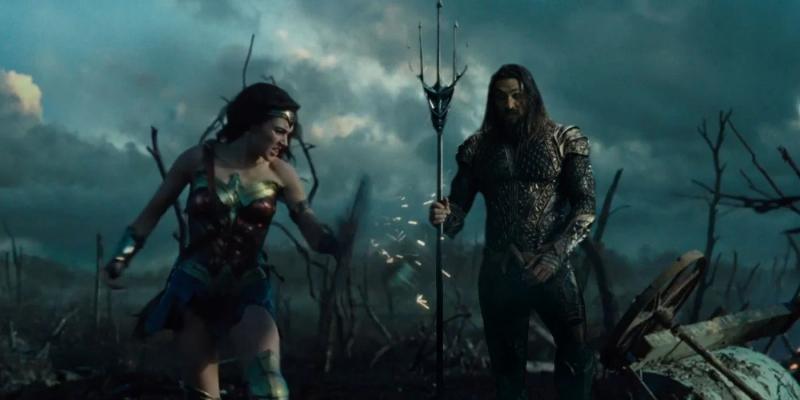 Aquaman từng là “hoàng tử” trao nụ hôn đánh thức “Bạch Tuyết” Wonder Woman