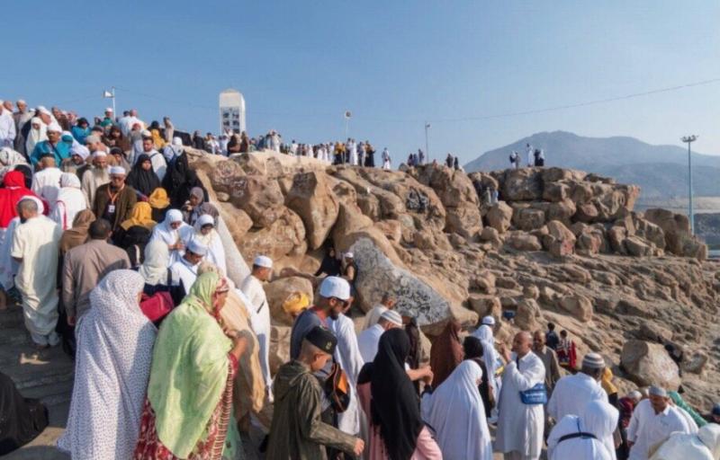 Người Hồi giáo hành hương đến núi Arafat trong ngày Arafah
