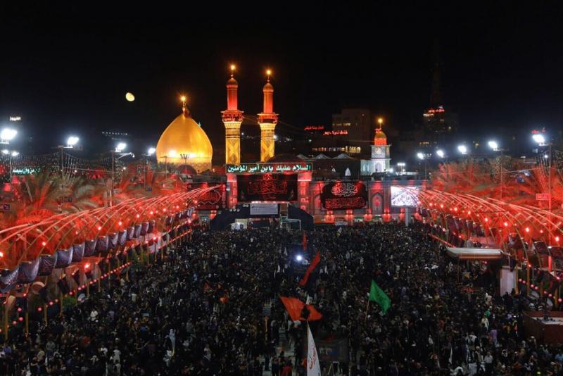 Hàng trăm nghìn người Hồi giáo Shia tụ họp tại đền thờ Imam Abbas ở thành phố Karbala-Iran trong nghi lễ chiếu sáng Arbaʽin