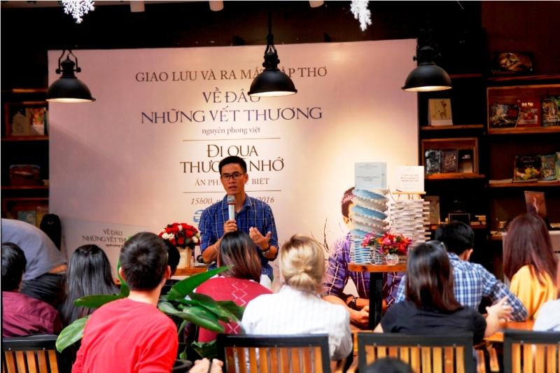 Buổi ra mắt tập thơ của Nguyễn Phong Việt