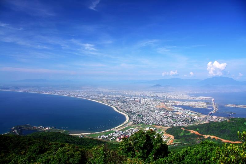 Toàn cảnh thành phố nhìn từ trên đỉnh Bàn Cờ