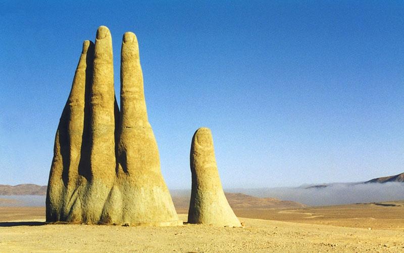 Bàn tay Sa mạc khổng lồ ở Chile