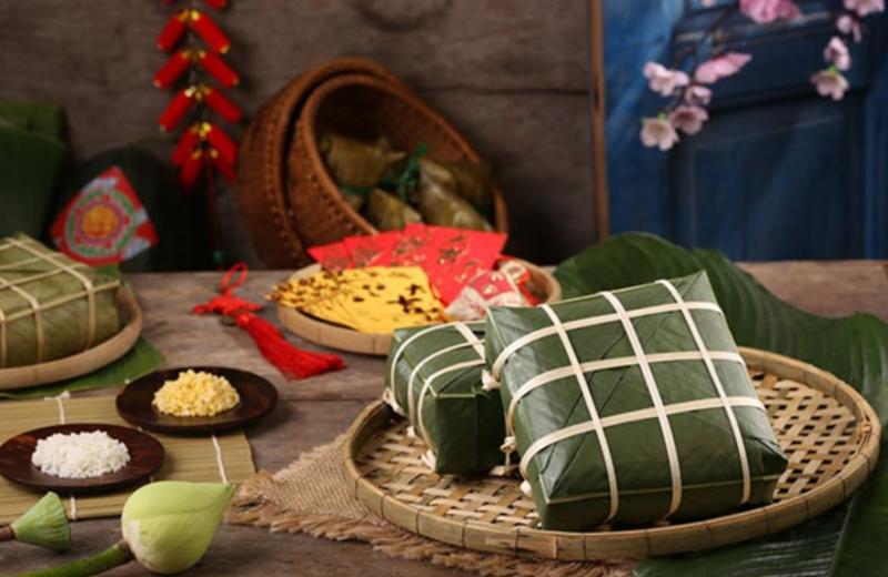 Bánh chưng tượng trưng cho mặt đất, được dùng để thể hiện lòng biết ơn của hoàng tử Lang Liêu với Vua Hùng đời thứ 16