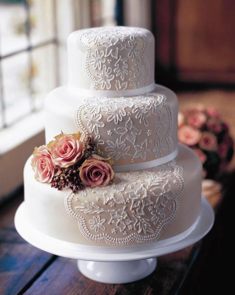 Bánh kem cưới phủ họa tiết “Ren”