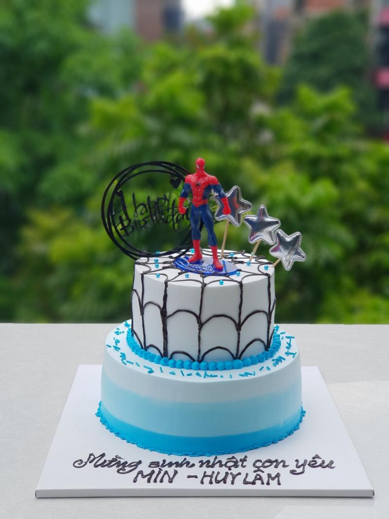 Bánh sinh nhật hình siêu nhân, người nhện