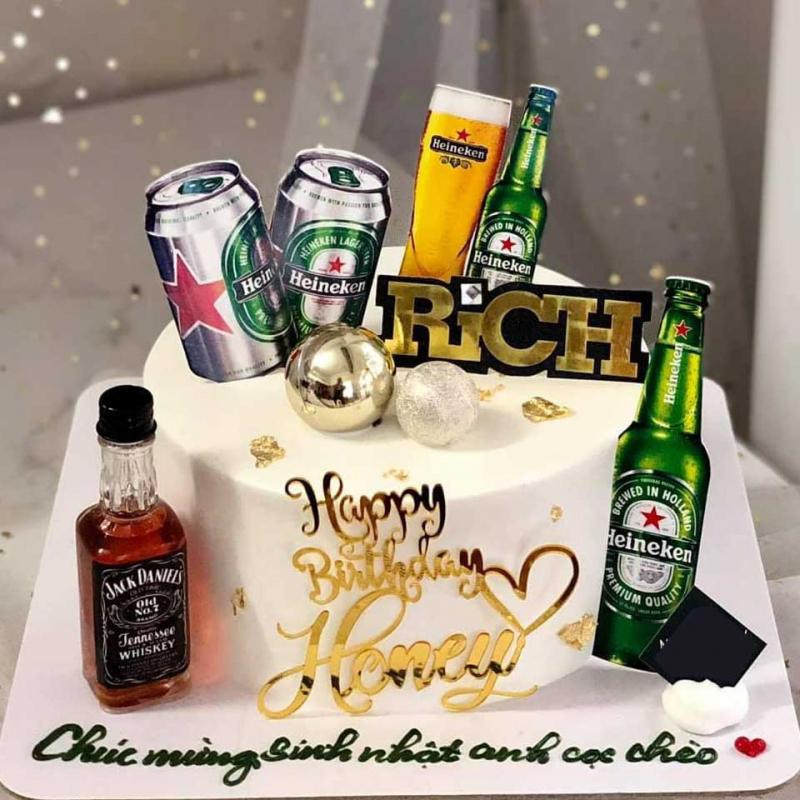 Bánh sinh nhật trang trí bia rượu cho nam thích uống rượu