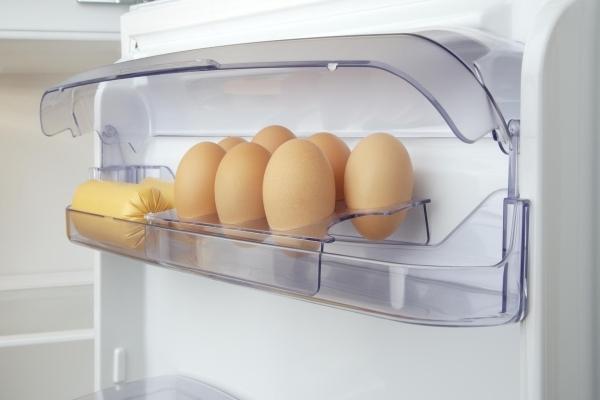 Bảo quản thực phẩm trứng trong ngăn chuyên dụng của tủ lạnh