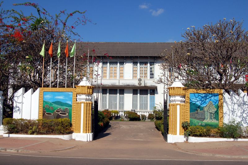 Khuôn viên của bảo tàng quốc gia Lào