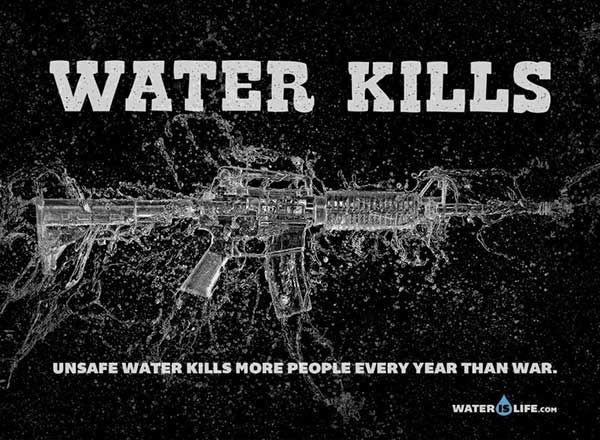 Poster thể hiện tầm quan trọng của việc sử dụng nước sạch đối với con người.