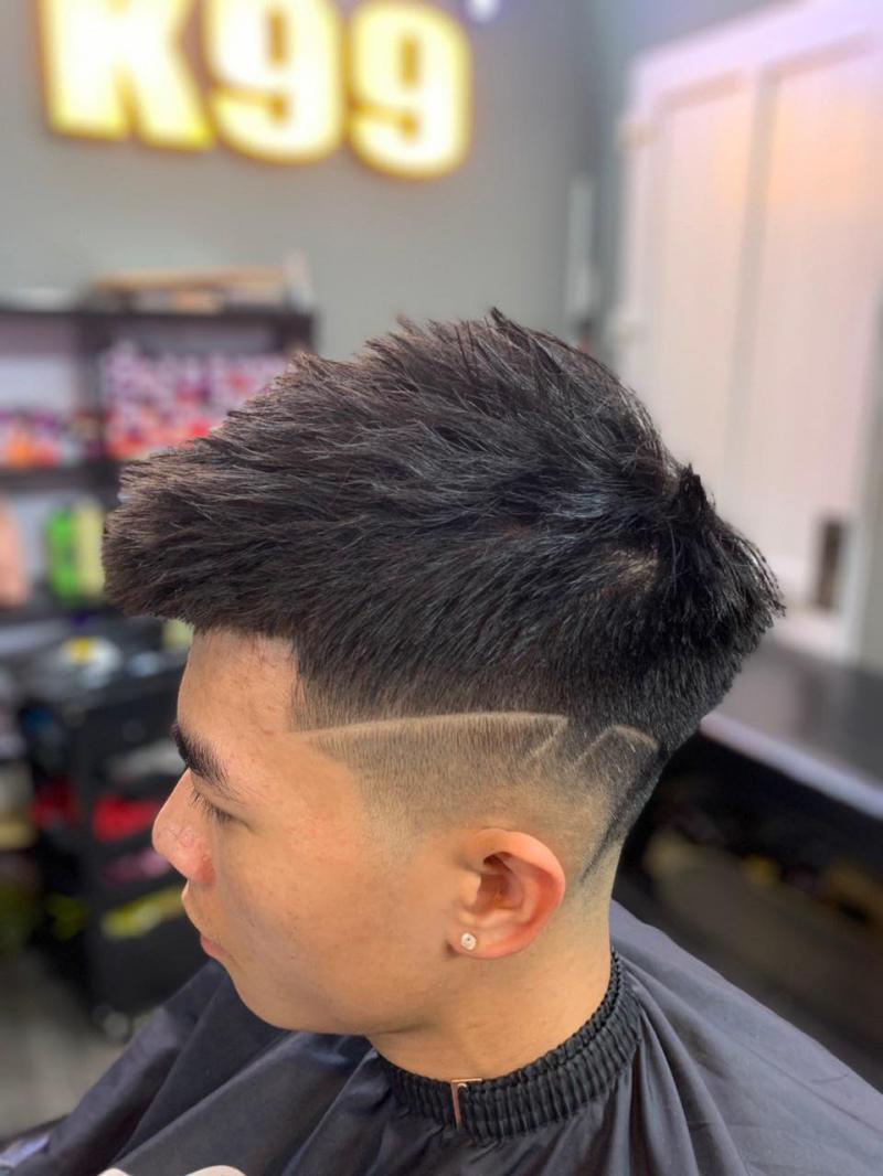 ES Barber Dalat- Tiệm tóc nam Đà Lạt - 💈Tóc Mohican ngắn là kiểu tóc được  cắt gọn hai bên và gáy, kể cả tóc mái cũng được tỉa gọn hơn. Ưu