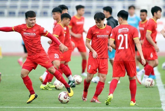 Đội tuyển Việt Nam đang ra sức tập luyện trước khi sang Singapore tham dự AFF Cup 2021. (Ảnh: Tuổi trẻ Thủ đô)