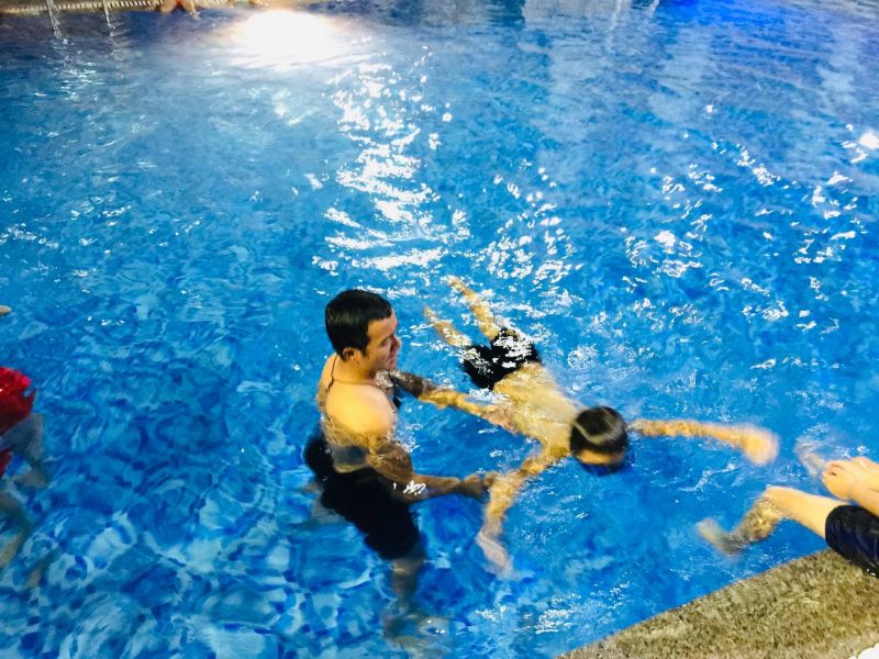 Bể bơi Hào Quang
