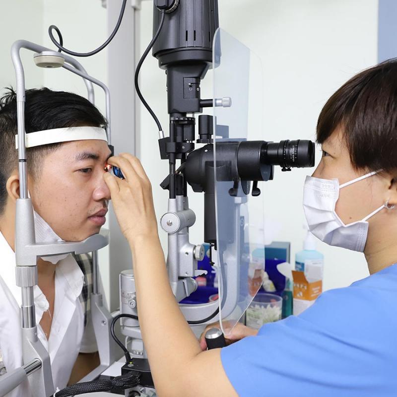 Có nhiều bác sĩ chuyên khoa mắt uy tín thăm khám, điều trị