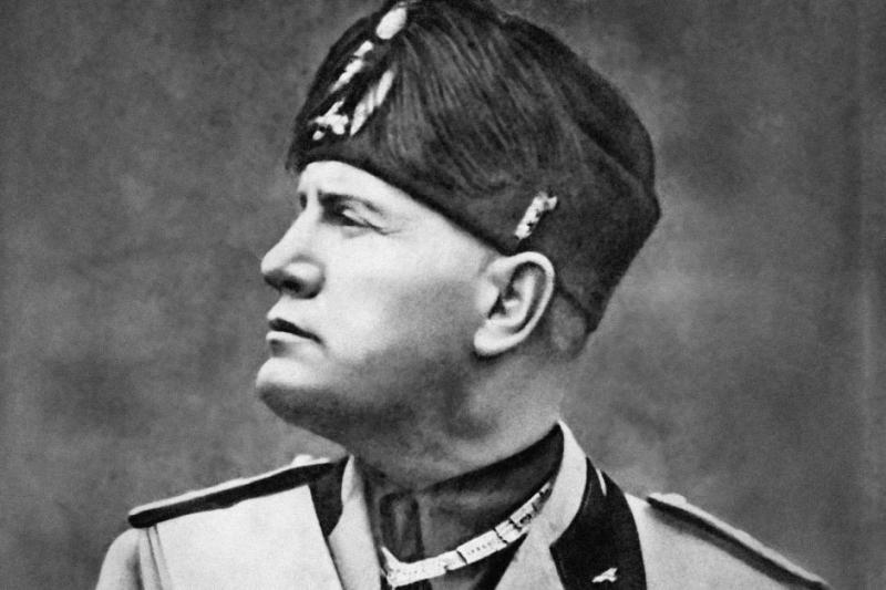 Đại thống chế Ý Benito Mussolini