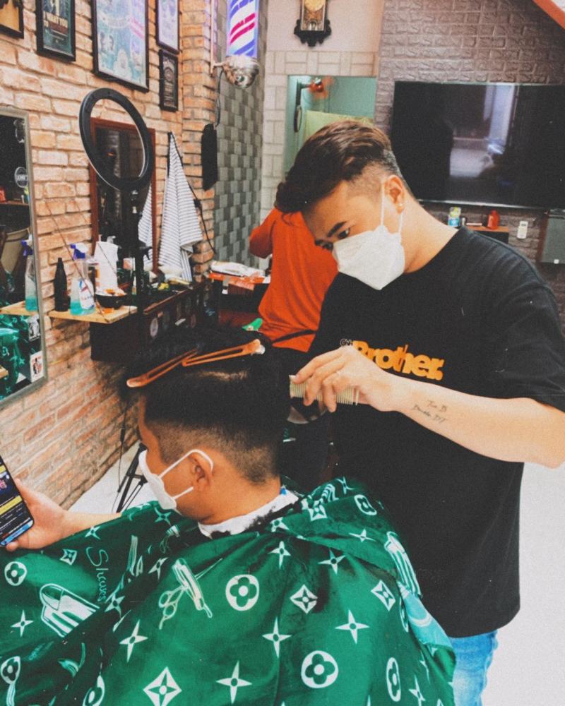 Bi Origina Barbershop cũng nằm trong danh sách những salon tóc dành cho nam uy tín tại quận Tân Bình được nhiều khách hàng đánh giá cao