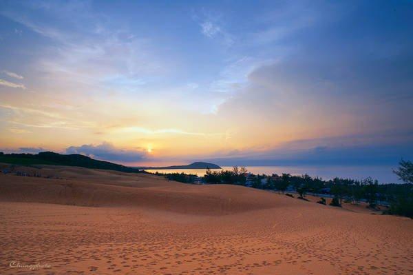 Với list những bãi biển đẹp ở Bình Thuận thì biển Hòn Rơm là có quang cảnh phong phú nhất.