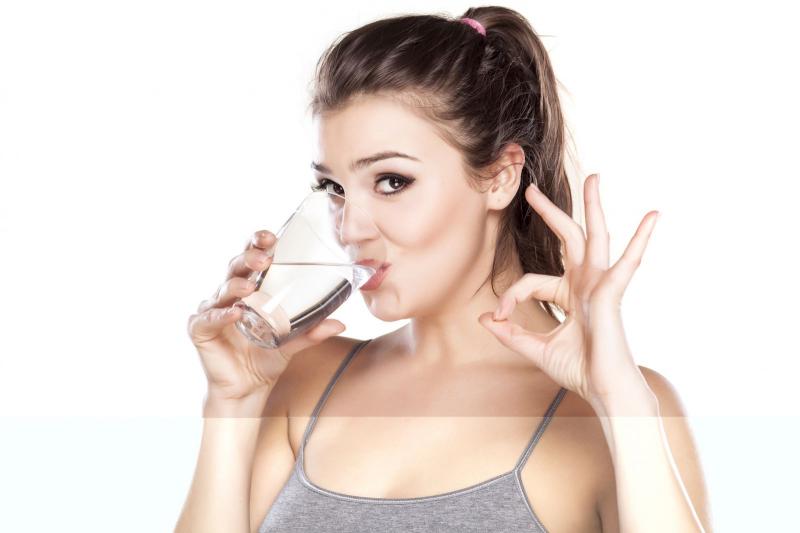 Uống nước mỗi ngày giúp làn da luôn căng mịn, khoẻ mạnh