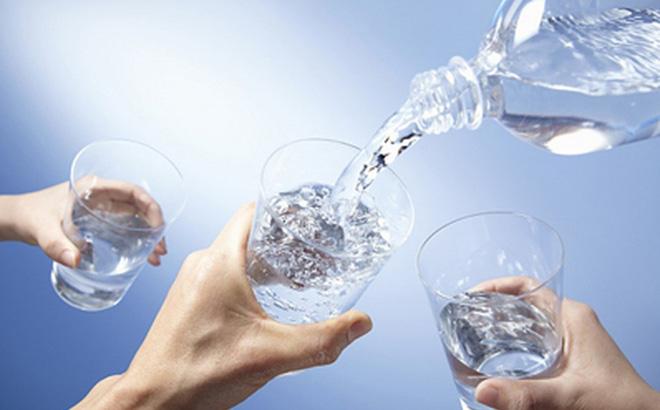 Nước giúp đào thải tạp chất ra khỏi cơ thể