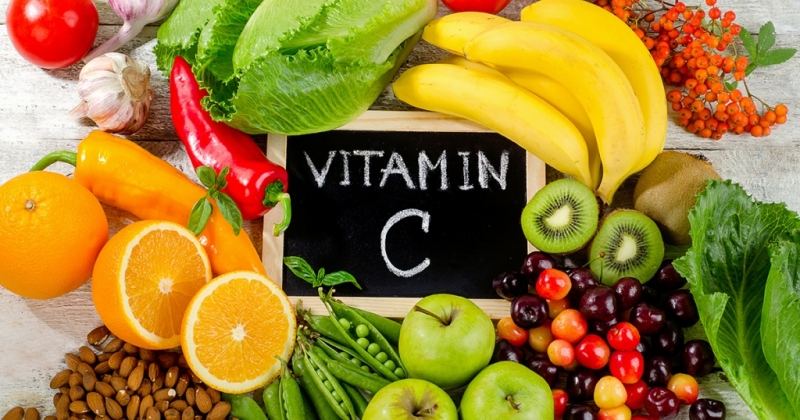 Bổ sung rau củ và vitamin C trong chế độ ăn uống
