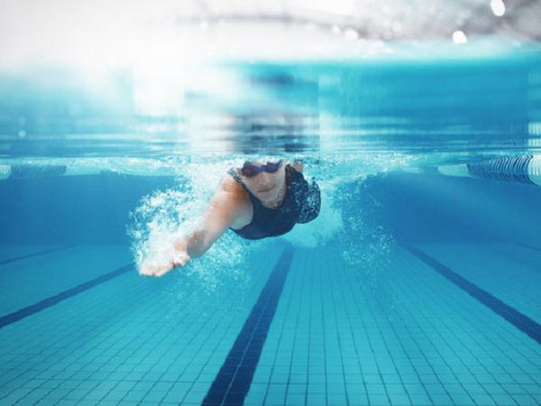 Bơi lội giúp giảm stress và giúp trí não minh mẫn hơn