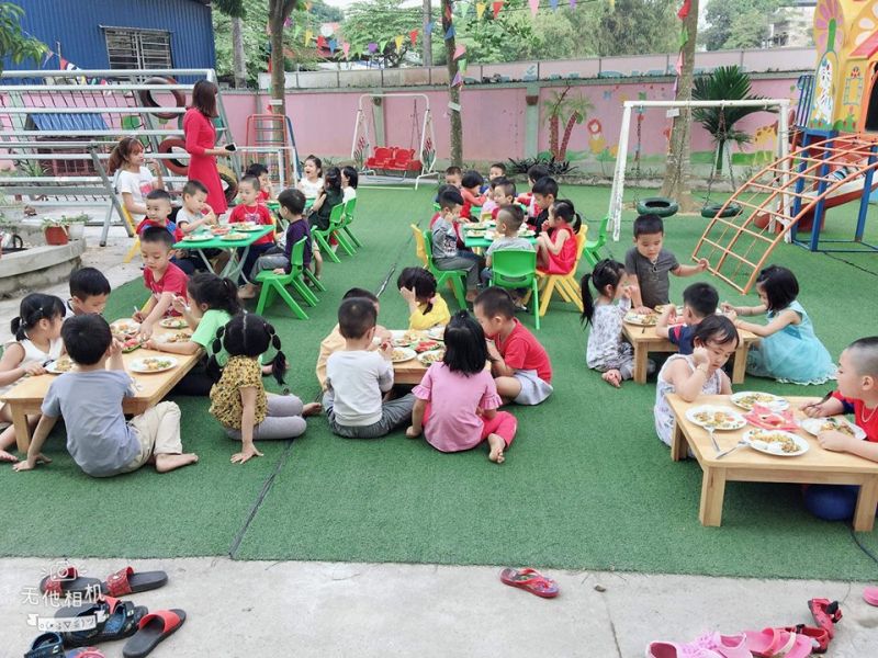 Môi trường học tập tại Bon Bee School được trang bị nhiều hoạt động khác nhau để tạo hứng thú học cho trẻ