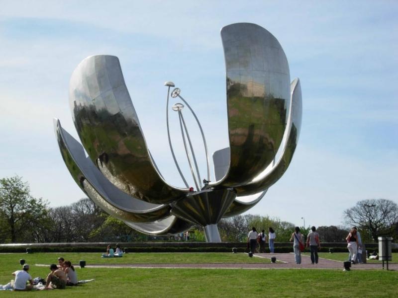 Bông hoa kim loại khổng lồ ở Buenos Aires, Argentina