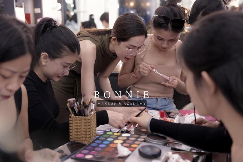 Bonnie Makeup - Academy