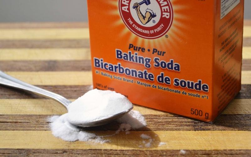 Bột Baking soda có thể dễ dàng tìm thấy ở các hiệu thuốc