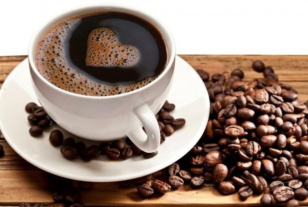 Bọt cà phê tiêu biểu khá đồng đều về kích cỡ, đục hơn và trông “dày” hơn, nhưng mau xẹp xuống.