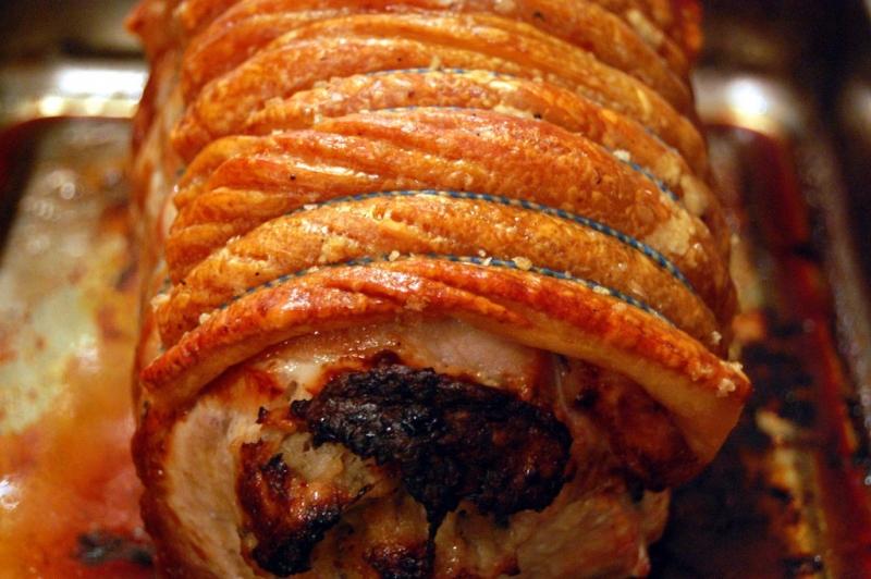 Thịt lợn quay giòn trong lễ Giáng Sinh Đan Mạch