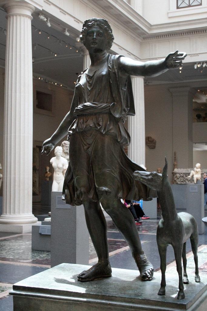 Bức tượng đồng Artemis và Con Hươu