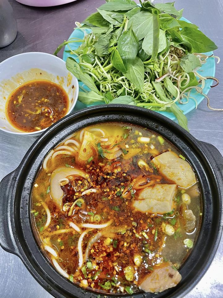 Bún Bò Huế Huỳnh Châu