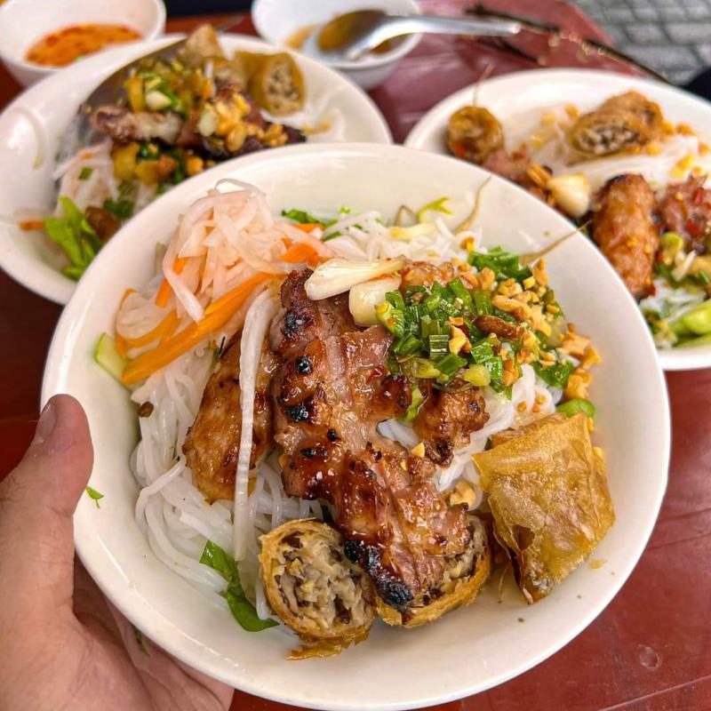 Bún Thịt Nướng Hoàng Minh