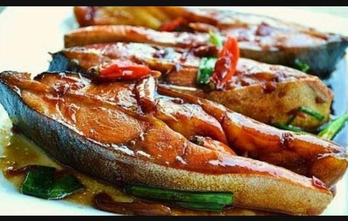 Cá kho tộ  Cá basa cá thu kho tộ  100 món ăn Việt